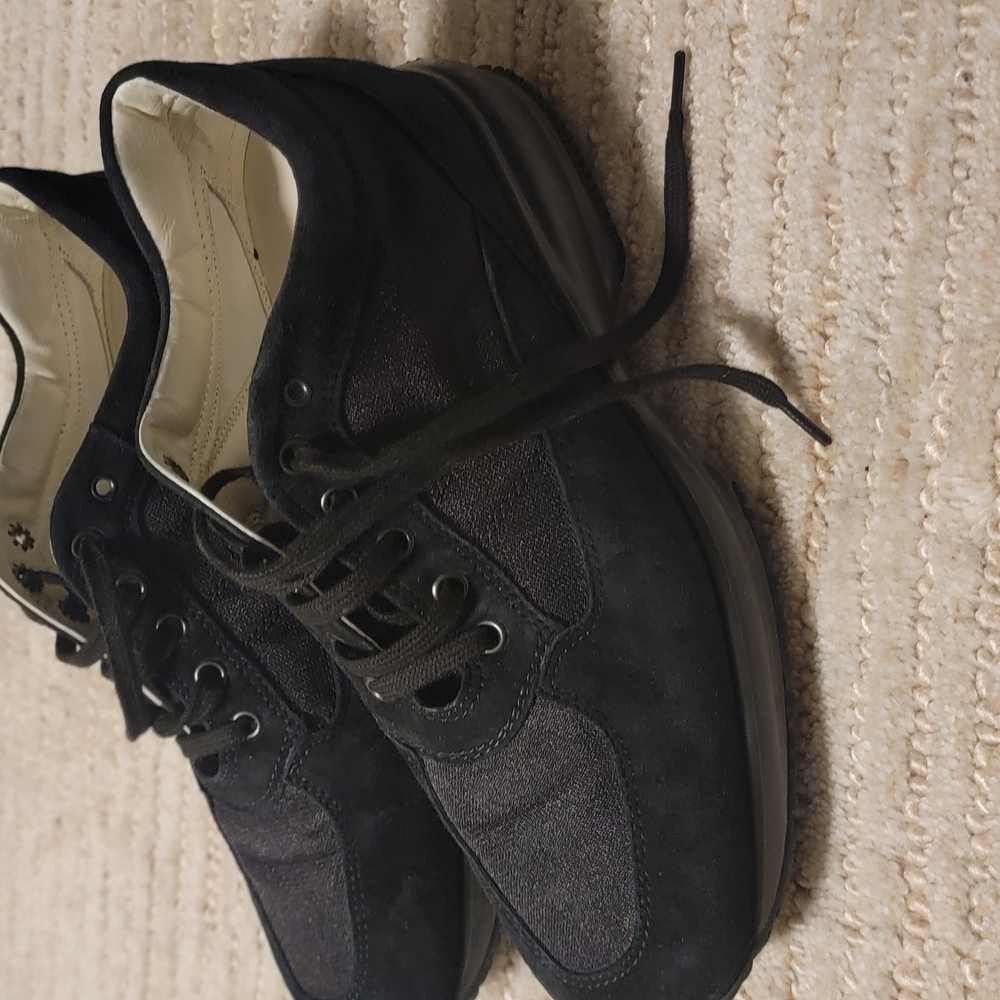 Women's Black Sneakers